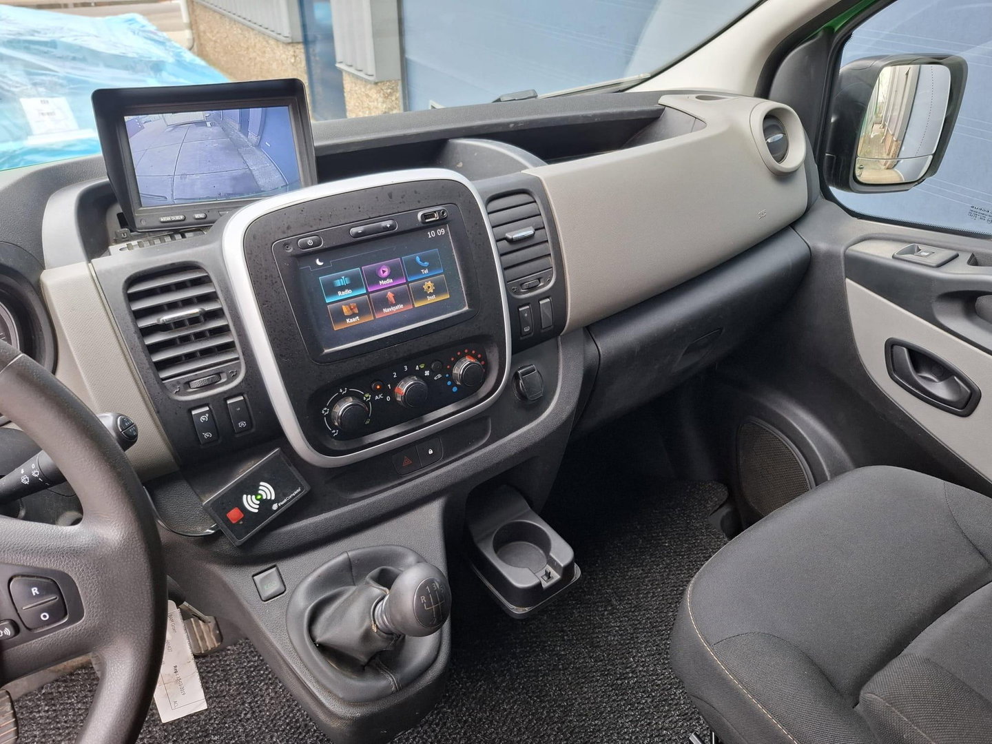 Renault Trafic 1.6 dCi T29 L2H1 Comfort Energy AIRCO / CRUISE CONTROLE / NAVI / TREKHAAK / EURO 6 / CAMERA