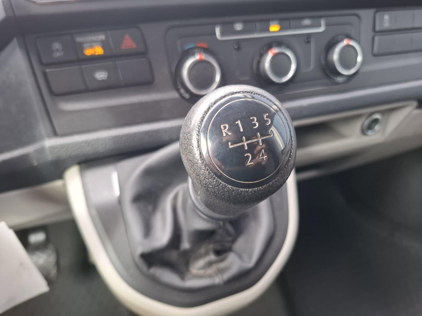 Volkswagen Transporter 2.0 TDI L1H1 Trendline AIRCO / CRUISE CONTROLE / TREKHAAK / EURO 6