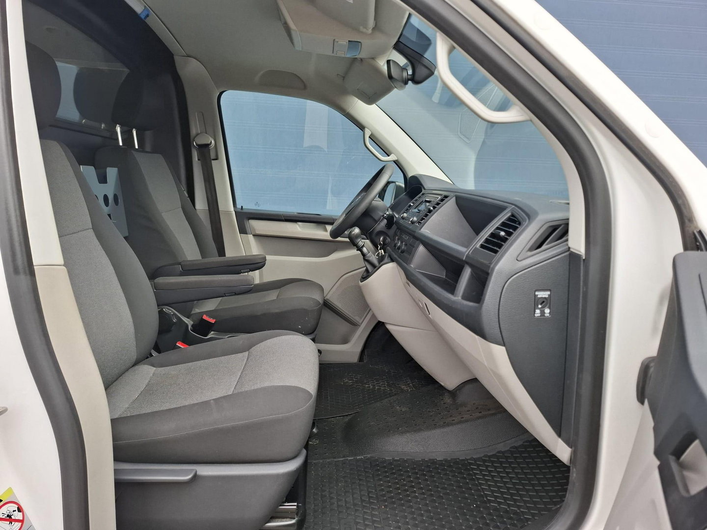 Volkswagen Transporter 2.0 TDI L1H1 Trendline AIRCO / CRUISE CONTROLE / TREKHAAK / EURO 6