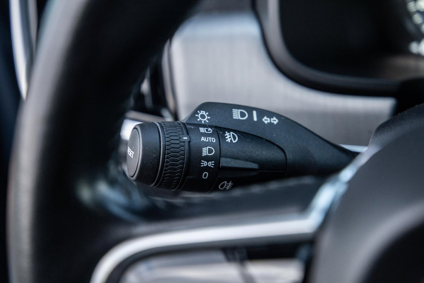 Volvo V90 2.0 T5 Momentum LEER / CARPLAY / ADAPTIVE CRUISE  / STOELVERWAMING / NAVI