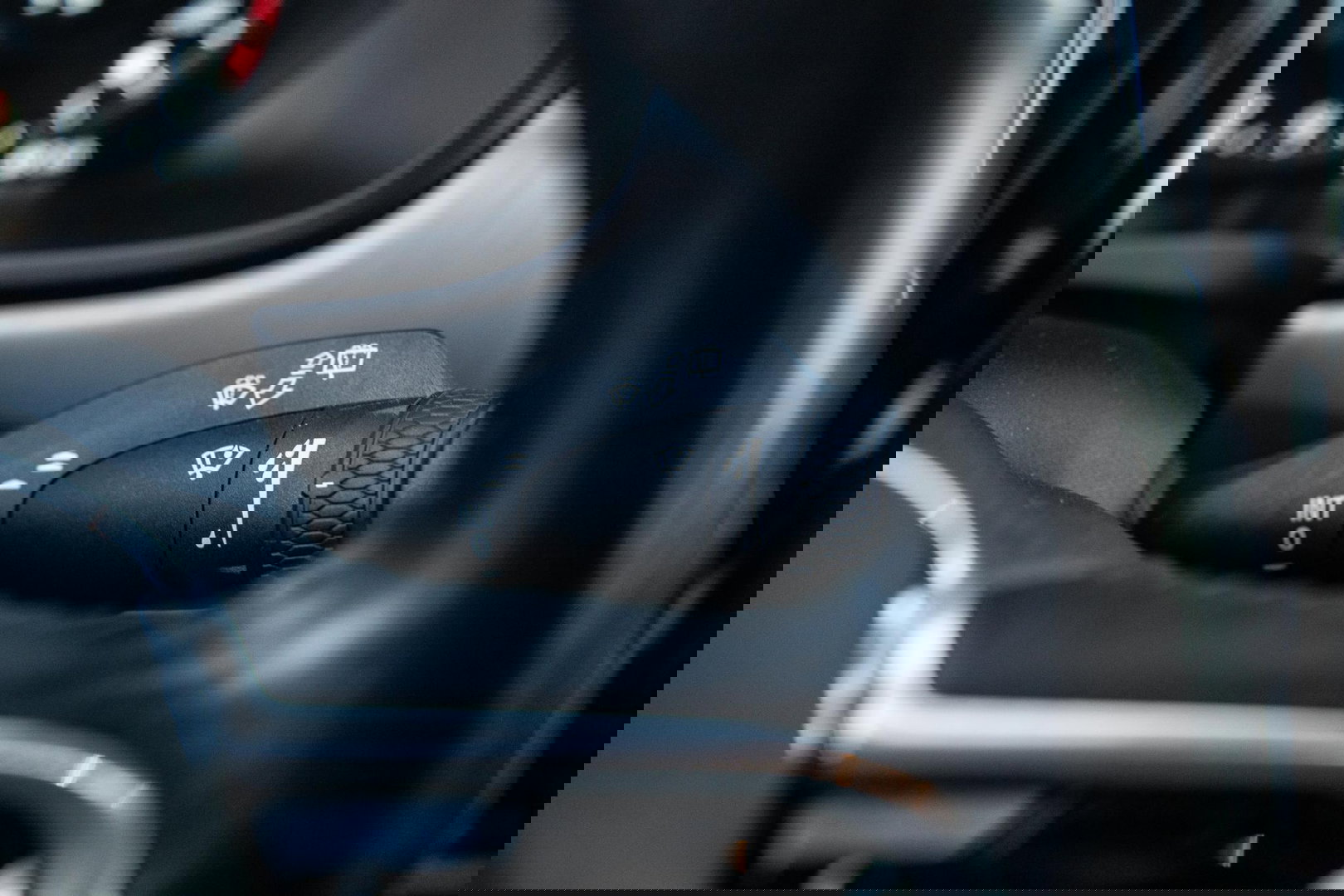 Volvo V90 2.0 T5 Momentum LEER / CARPLAY / ADAPTIVE CRUISE  / STOELVERWAMING / NAVI