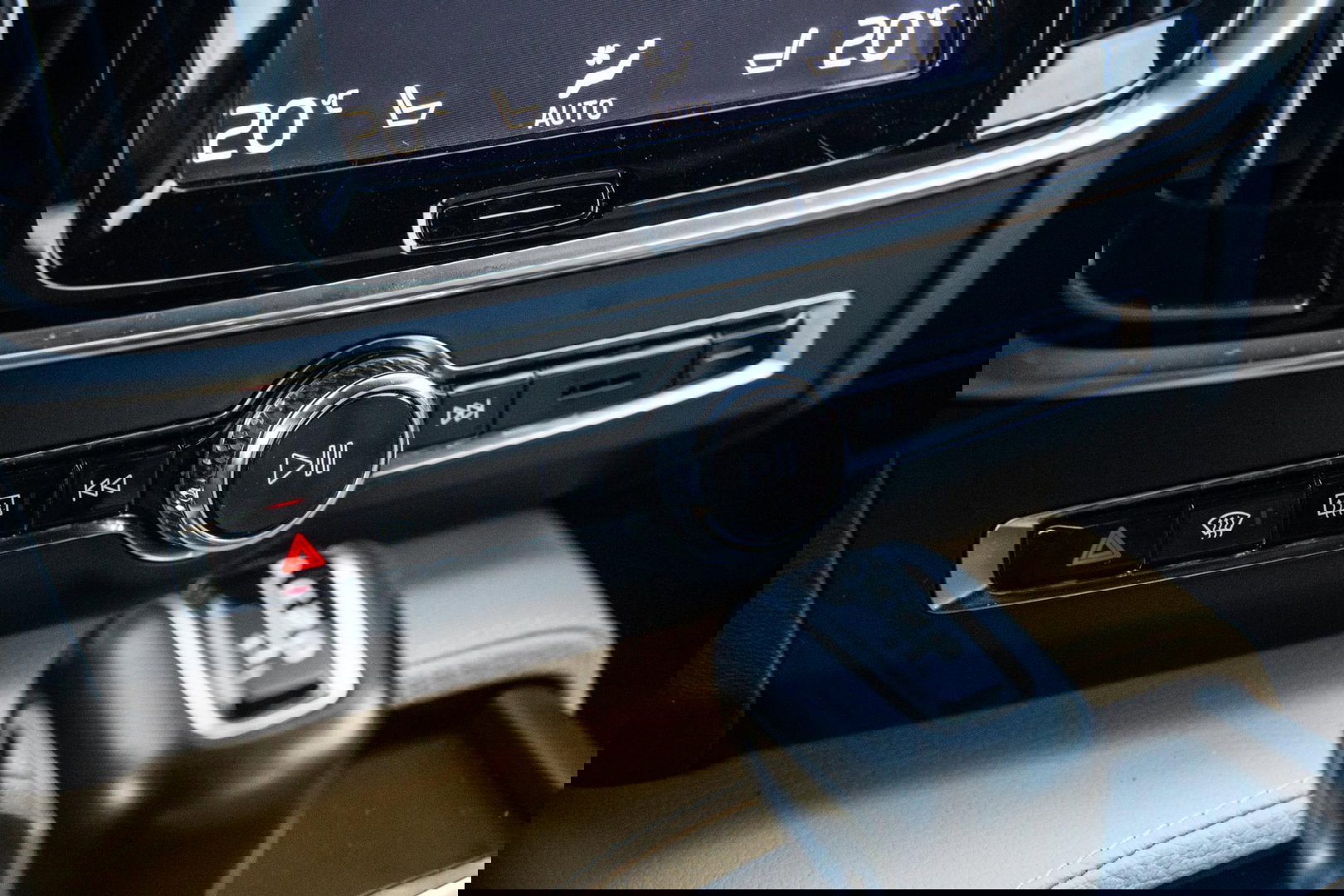 Volvo V90 2.0 T5 Momentum LEER / CARPLAY / ADAPTIVE CRUISE  / STOELVERWAMING / NAVI