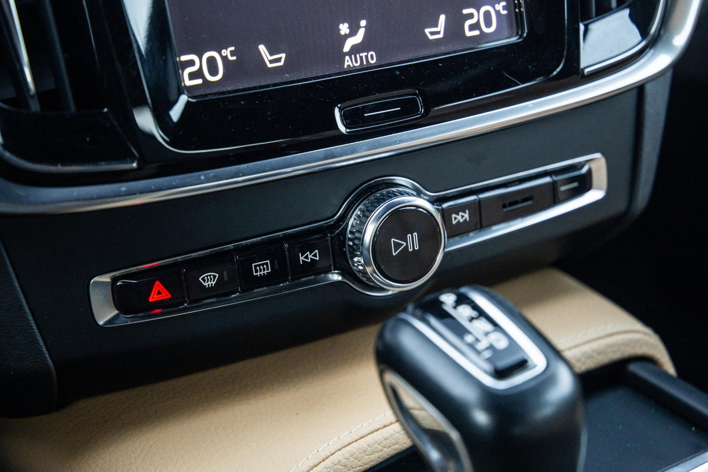 Volvo V90 2.0 T5 Momentum LEER / CARPLAY / ADAPTIVE CRUISE  / STOELVERWAMING / NAVI