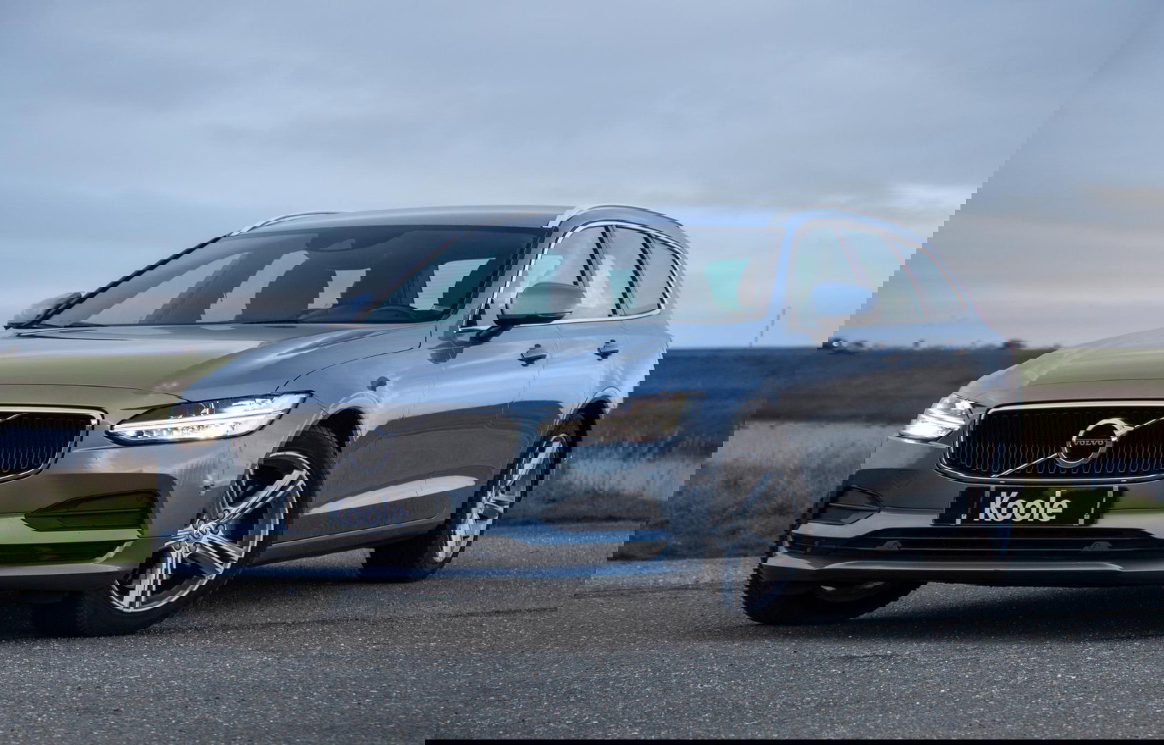 Volvo V90 2.0 T5 Momentum LEER / CARPLAY / ADAPTIVE CRUISE  / STOELVERWAMING / NAVI