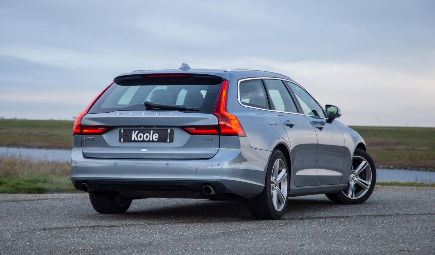 Volvo V90 2.0 T5 Momentum LEER / CARPLAY / ADAPTIVE CRUISE  / STOELVERWAMING / NAVI