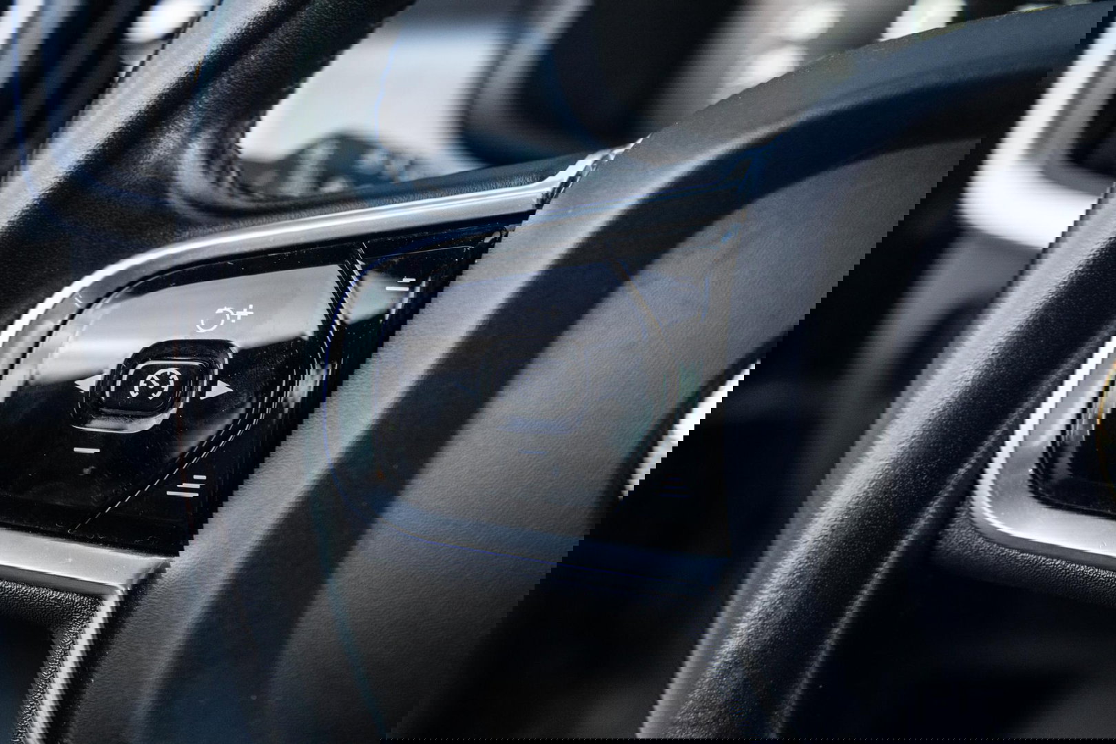 Volvo V90 2.0 T5 Momentum LEER / CARPLAY / ADAPTIVE CRUISE  / STOELVERWAMING / NAVI