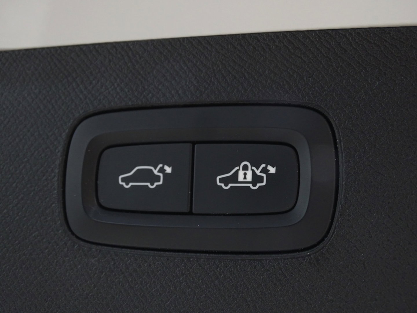 Volvo XC90 T8 394PK AWD / 2020 / R-Design / 22'' / 360° / 7 pers