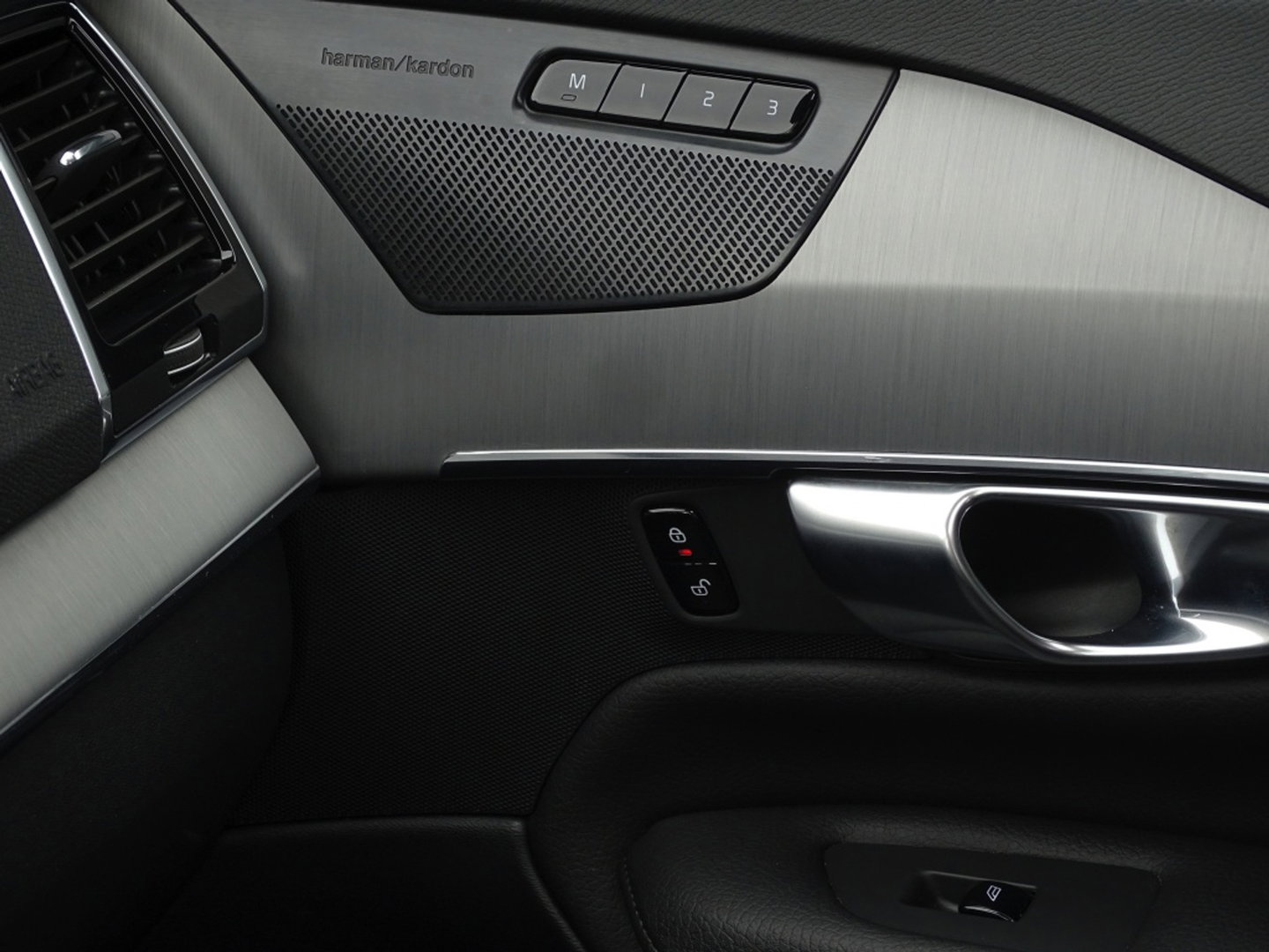 Volvo XC90 T8 394PK AWD / 2020 / R-Design / 22'' / 360° / 7 pers