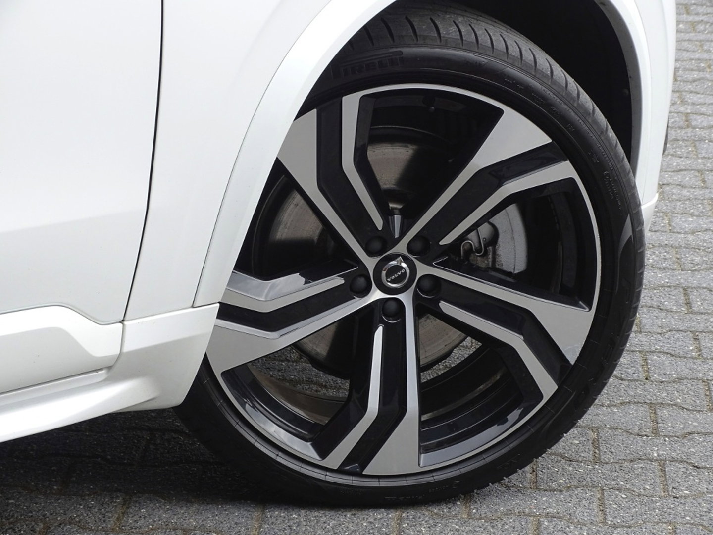 Volvo XC90 T8 394PK AWD / 2020 / R-Design / 22'' / 360° / 7 pers