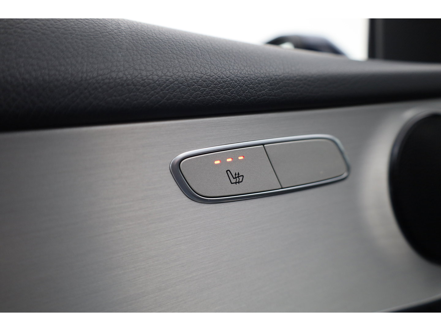 Mercedes-Benz GLC Coupé 300e 4MATIC Business Solution Luxury | Adapt. Cruise | Apple CarPlay & Android Auto | Pano | Trekhaak | Dodehoek | Stoelverw.