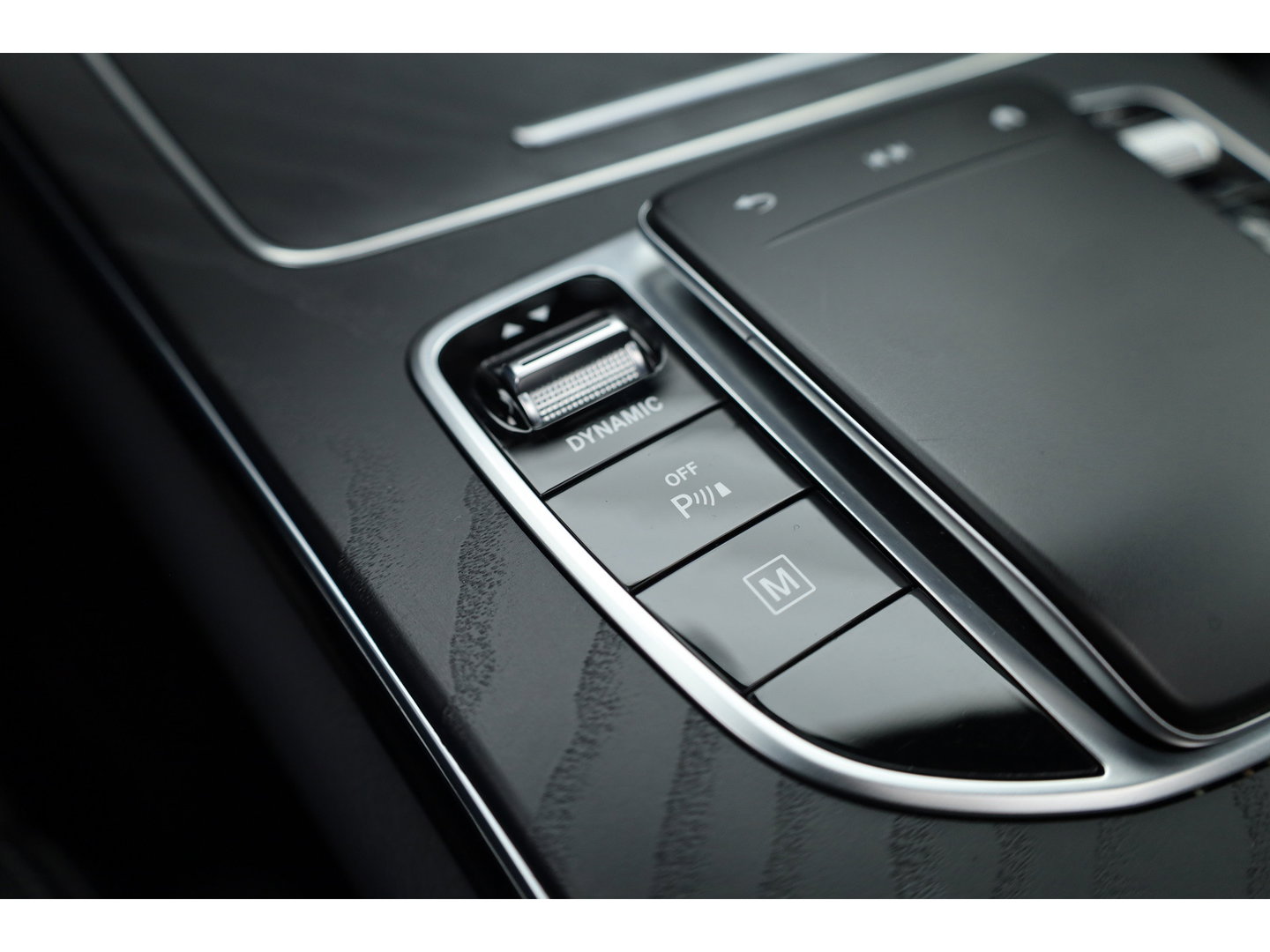 Mercedes-Benz GLC Coupé 300e 4MATIC Business Solution Luxury | Adapt. Cruise | Apple CarPlay & Android Auto | Pano | Trekhaak | Dodehoek | Stoelverw.