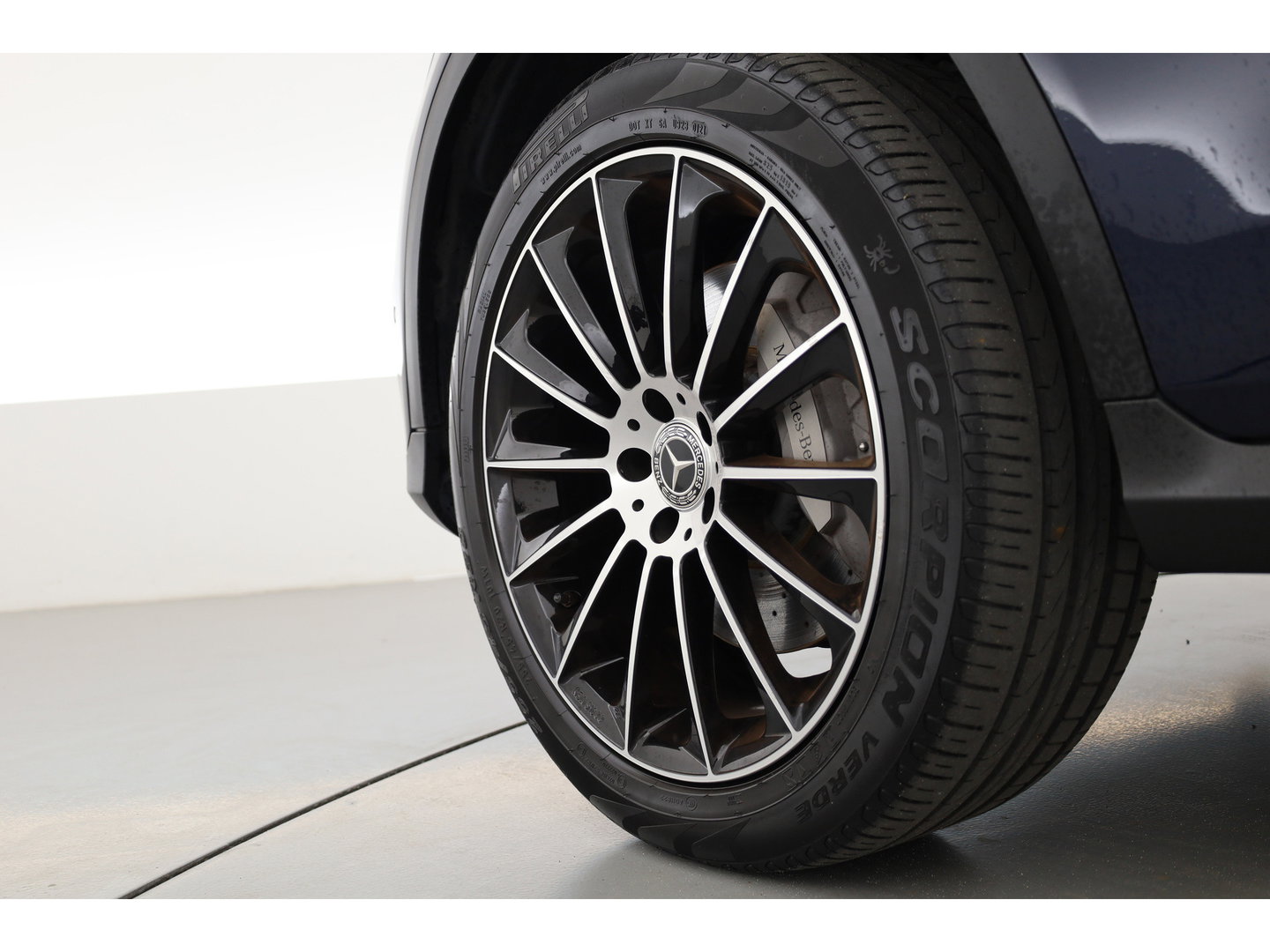 Mercedes-Benz GLC Coupé 300e 4MATIC Business Solution Luxury | Adapt. Cruise | Apple CarPlay & Android Auto | Pano | Trekhaak | Dodehoek | Stoelverw.