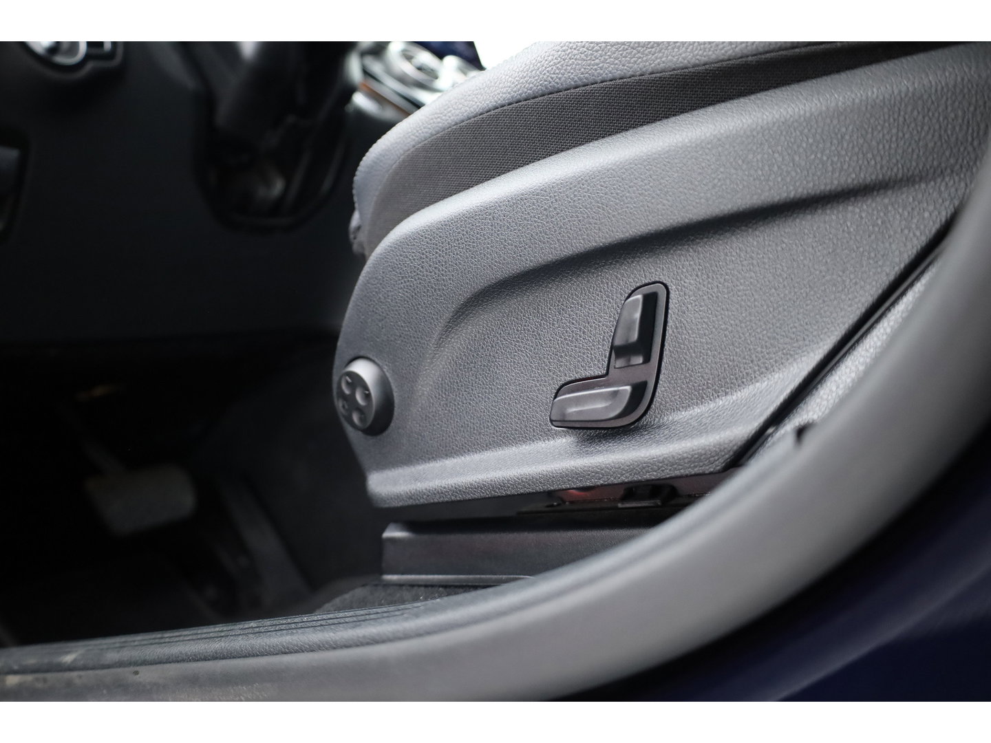 Mercedes-Benz GLC Coupé 300e 4MATIC Business Solution Luxury | Adapt. Cruise | Apple CarPlay & Android Auto | Pano | Trekhaak | Dodehoek | Stoelverw.