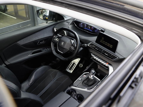 Peugeot 5008 1.2 PureTech Crossway Avantage 7p. Panoramadak Focal Audio