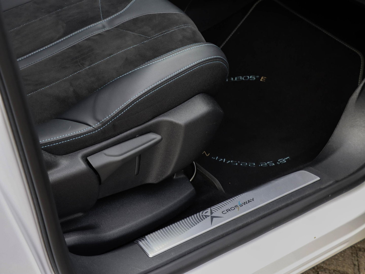 Peugeot 5008 1.2 PureTech Crossway Avantage 7p. Panoramadak Focal Audio