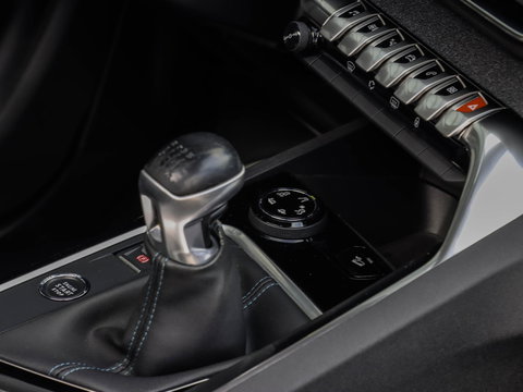 Peugeot 5008 1.2 PureTech Crossway Avantage 7p. Panoramadak Focal Audio