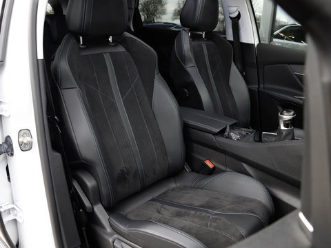 Peugeot 5008 1.2 PureTech Crossway Avantage 7p. Panoramadak Focal Audio