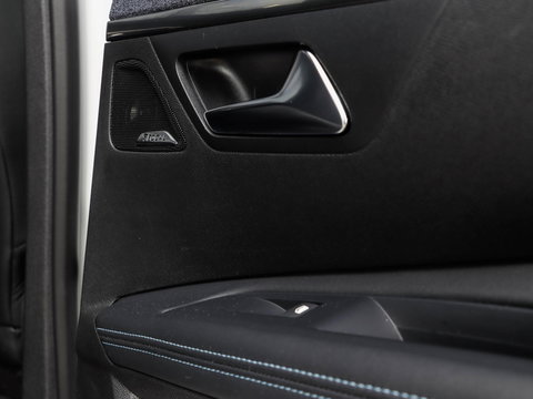 Peugeot 5008 1.2 PureTech Crossway Avantage 7p. Panoramadak Focal Audio