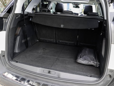 Peugeot 5008 1.2 PureTech Crossway Avantage 7p. Panoramadak Focal Audio