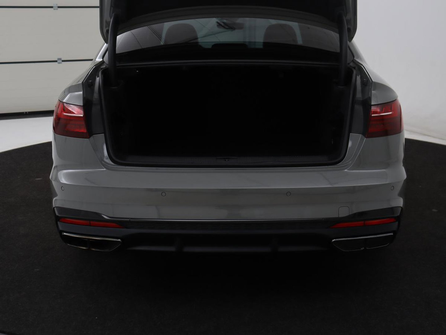 Audi A4 Limousine 35 TDI Launch edition Sport | Panoramadak | 360 Camera | Trekhaak | Adaptive Cruise | Carplay | Climate Control | LED