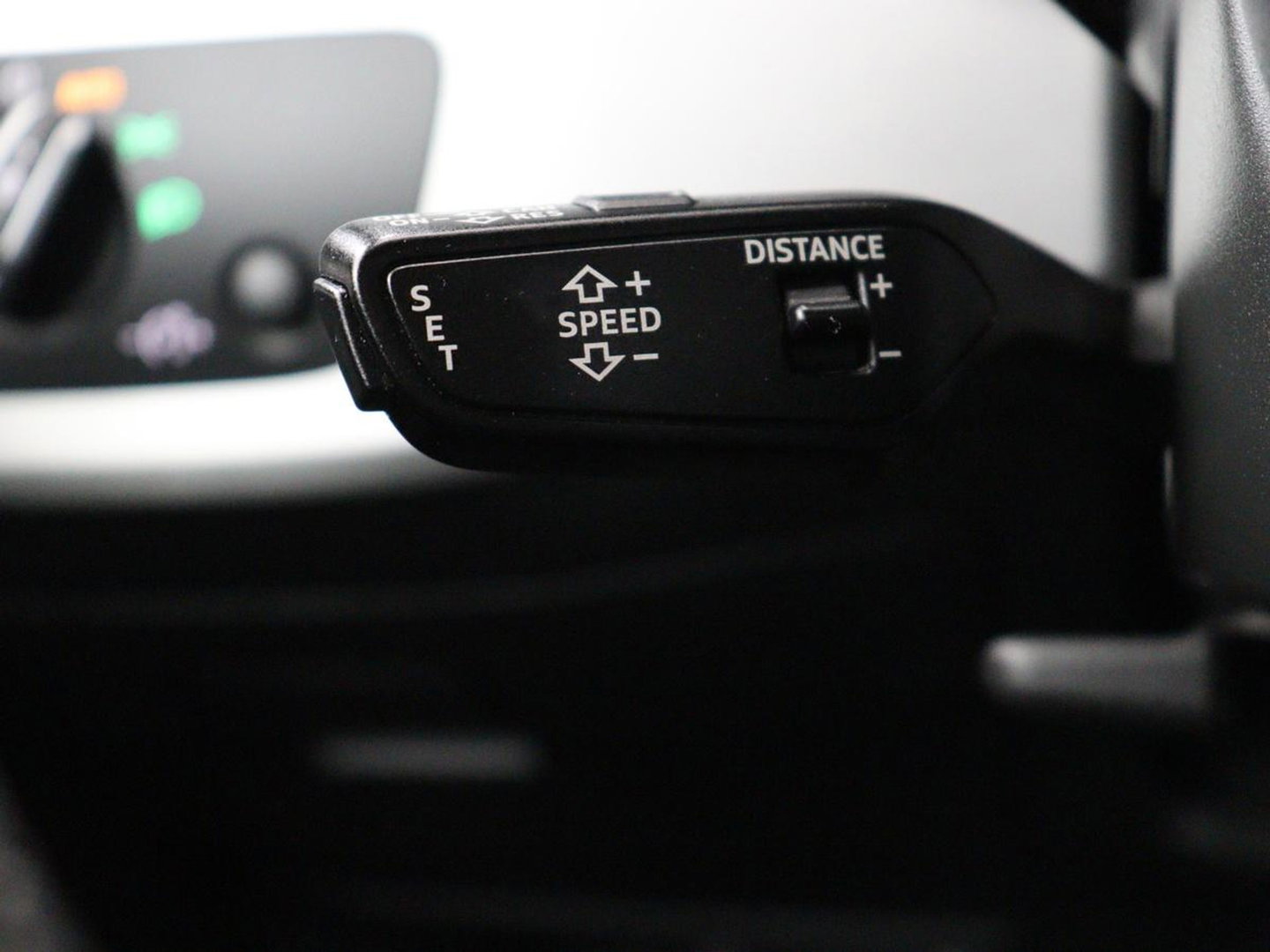 Audi A4 Limousine 35 TDI Launch edition Sport | Panoramadak | 360 Camera | Trekhaak | Adaptive Cruise | Carplay | Climate Control | LED