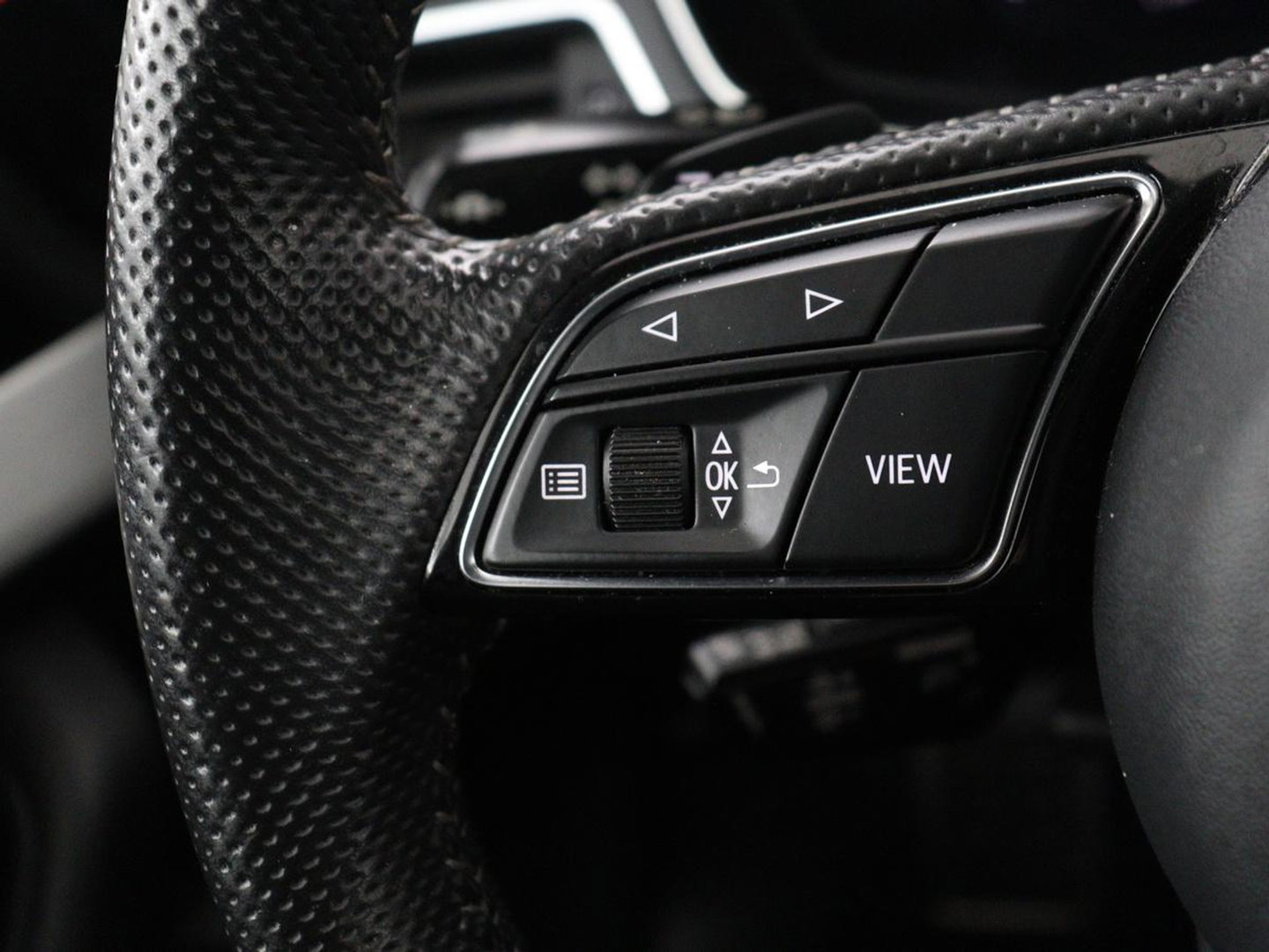 Audi A4 Limousine 35 TDI Launch edition Sport | Panoramadak | 360 Camera | Trekhaak | Adaptive Cruise | Carplay | Climate Control | LED