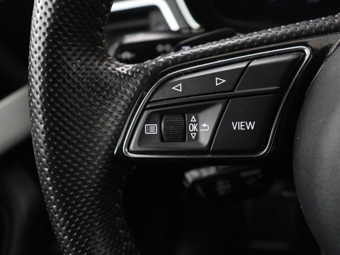 Audi A4 Limousine 35 TDI Launch edition Sport | Panoramadak | 360 Camera | Trekhaak | Adaptive Cruise | Carplay | Climate Control | LED