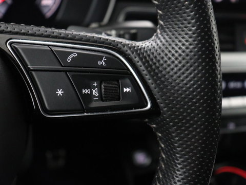 Audi A4 Limousine 35 TDI Launch edition Sport | Panoramadak | 360 Camera | Trekhaak | Adaptive Cruise | Carplay | Climate Control | LED