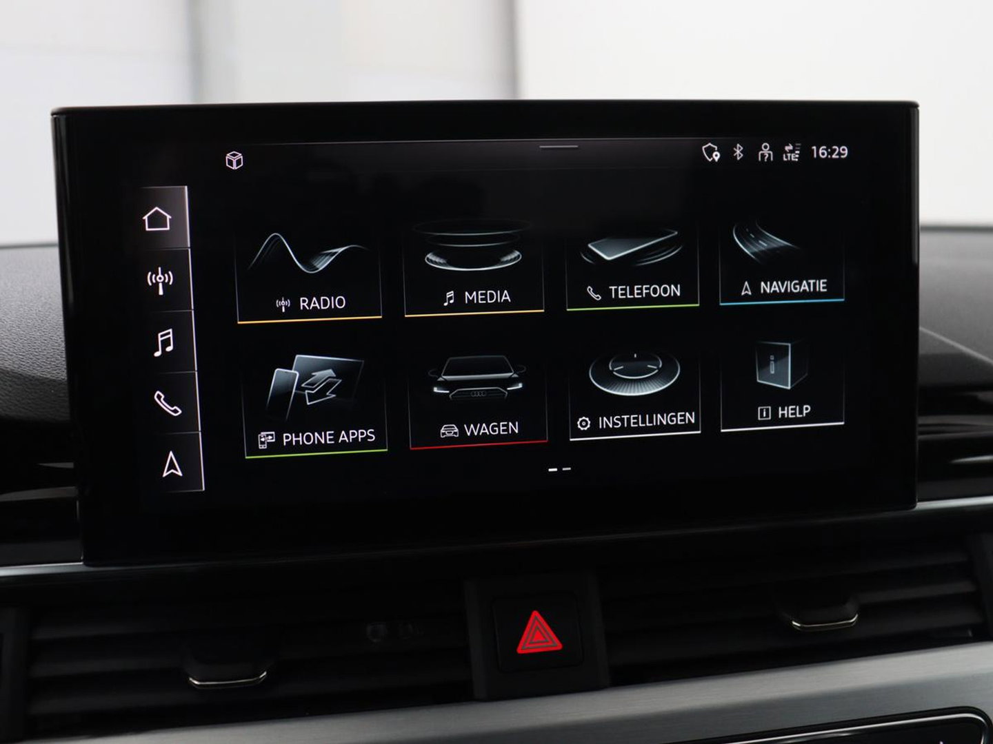 Audi A4 Limousine 35 TDI Launch edition Sport | Panoramadak | 360 Camera | Trekhaak | Adaptive Cruise | Carplay | Climate Control | LED