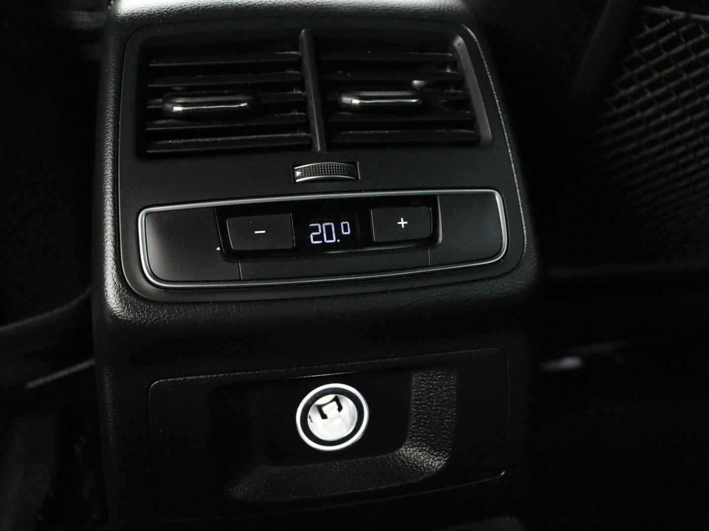 Audi A4 Limousine 35 TDI Launch edition Sport | Panoramadak | 360 Camera | Trekhaak | Adaptive Cruise | Carplay | Climate Control | LED