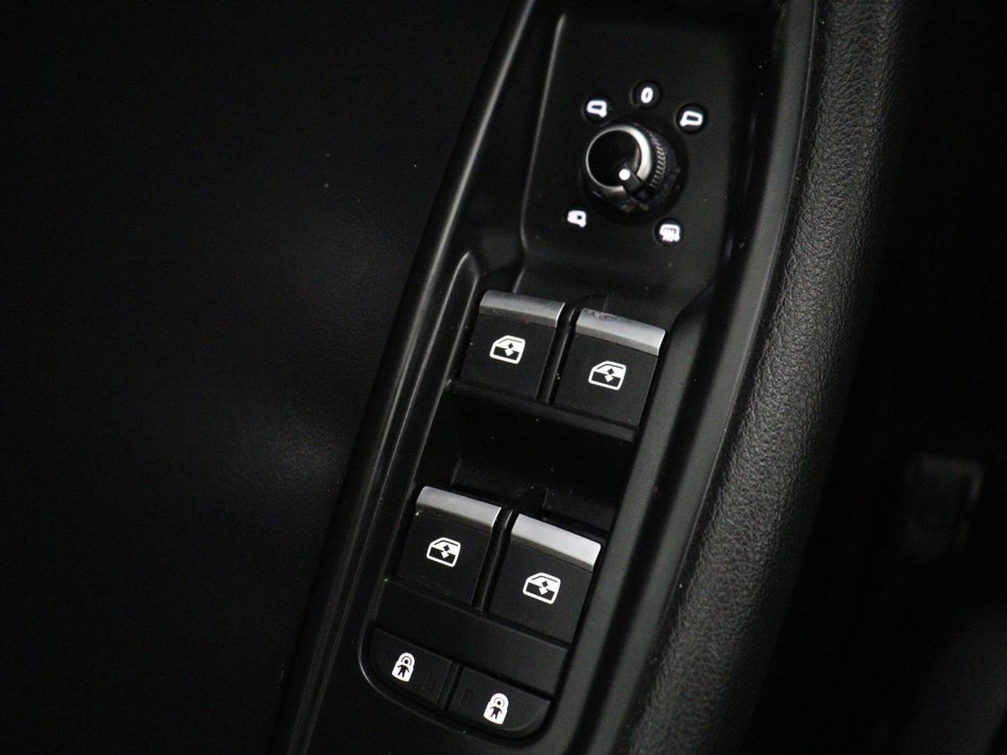 Audi A4 Limousine 35 TDI Launch edition Sport | Panoramadak | 360 Camera | Trekhaak | Adaptive Cruise | Carplay | Climate Control | LED