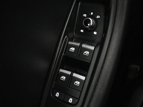 Audi A4 Limousine 35 TDI Launch edition Sport | Panoramadak | 360 Camera | Trekhaak | Adaptive Cruise | Carplay | Climate Control | LED