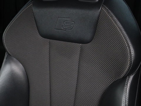 Audi A4 Limousine 35 TDI Launch edition Sport | Panoramadak | 360 Camera | Trekhaak | Adaptive Cruise | Carplay | Climate Control | LED