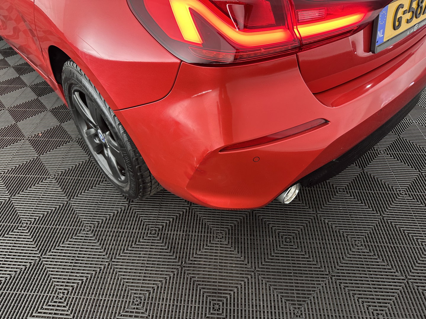 BMW 1-serie 116D EXECUTIVE EDITION *DIGI-COCKPIT | FULL-LED | NAVI-FULLMAP | AMBIENT-LIGHT | CRUISE | KEYLESS | PRIVACY-GLASS | ECC | PDC | 16"ALU*