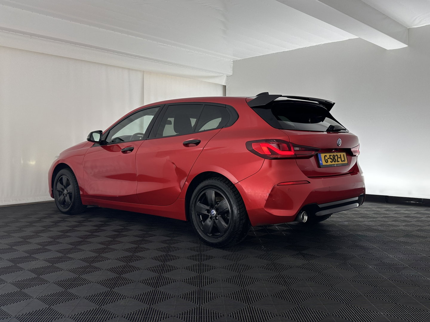 BMW 1-serie 116D EXECUTIVE EDITION *DIGI-COCKPIT | FULL-LED | NAVI-FULLMAP | AMBIENT-LIGHT | CRUISE | KEYLESS | PRIVACY-GLASS | ECC | PDC | 16"ALU*