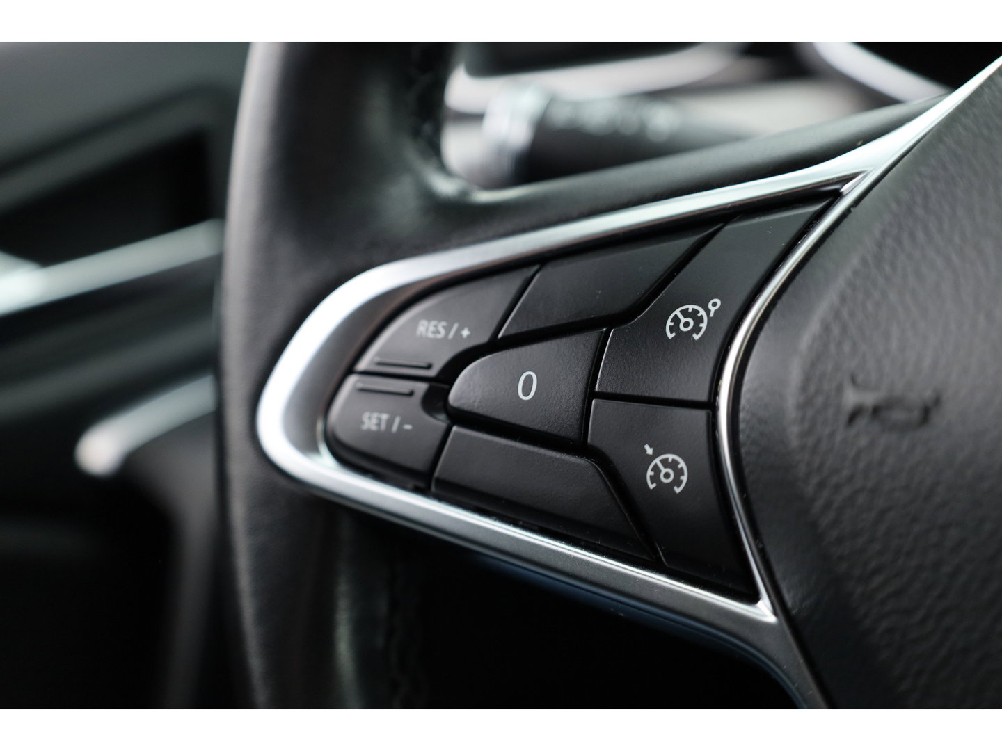 Renault Captur 1.6 E-Tech Plug-in Hybrid 160 Intens | Trekhaak | All Season | Camera | Stoelverw. | Bose Audio | NAV + CarPlay | Cruise Ctrl.