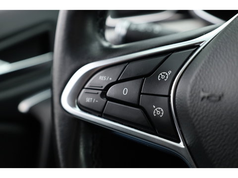 Renault Captur 1.6 E-Tech Plug-in Hybrid 160 Intens | Trekhaak | All Season | Camera | Stoelverw. | Bose Audio | NAV + CarPlay | Cruise Ctrl.