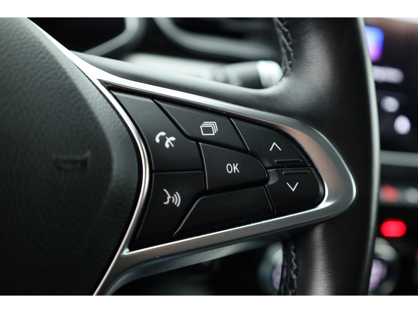 Renault Captur 1.6 E-Tech Plug-in Hybrid 160 Intens | Trekhaak | All Season | Camera | Stoelverw. | Bose Audio | NAV + CarPlay | Cruise Ctrl.