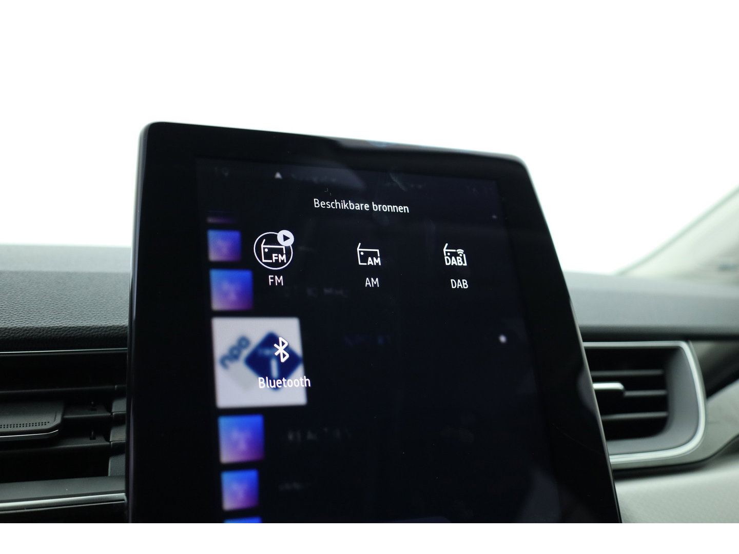 Renault Captur 1.6 E-Tech Plug-in Hybrid 160 Intens | Trekhaak | All Season | Camera | Stoelverw. | Bose Audio | NAV + CarPlay | Cruise Ctrl.