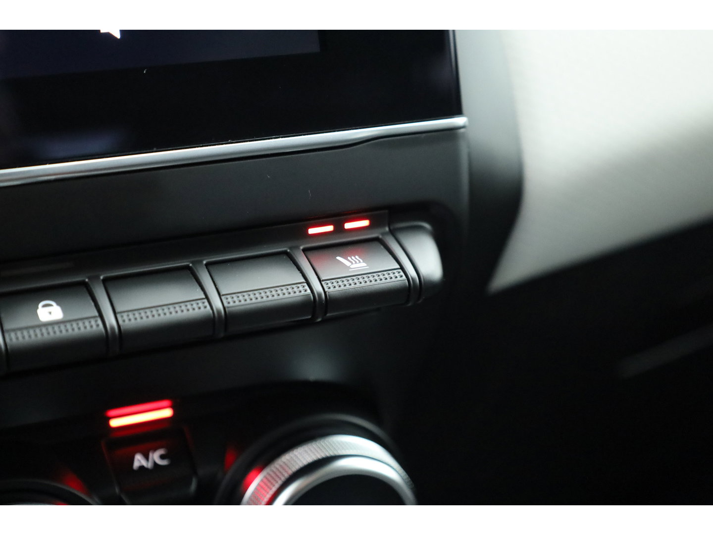 Renault Captur 1.6 E-Tech Plug-in Hybrid 160 Intens | Trekhaak | All Season | Camera | Stoelverw. | Bose Audio | NAV + CarPlay | Cruise Ctrl.