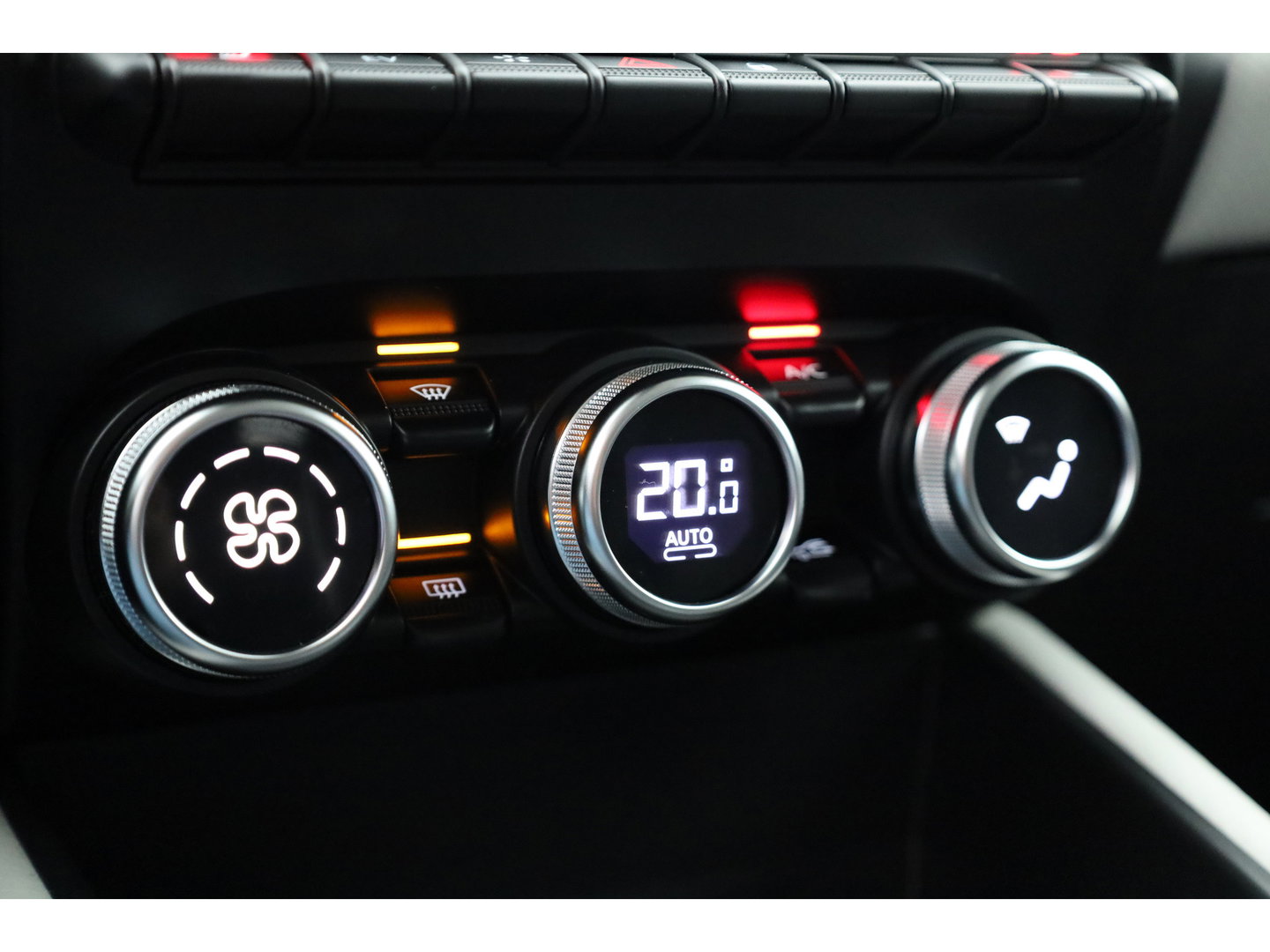 Renault Captur 1.6 E-Tech Plug-in Hybrid 160 Intens | Trekhaak | All Season | Camera | Stoelverw. | Bose Audio | NAV + CarPlay | Cruise Ctrl.