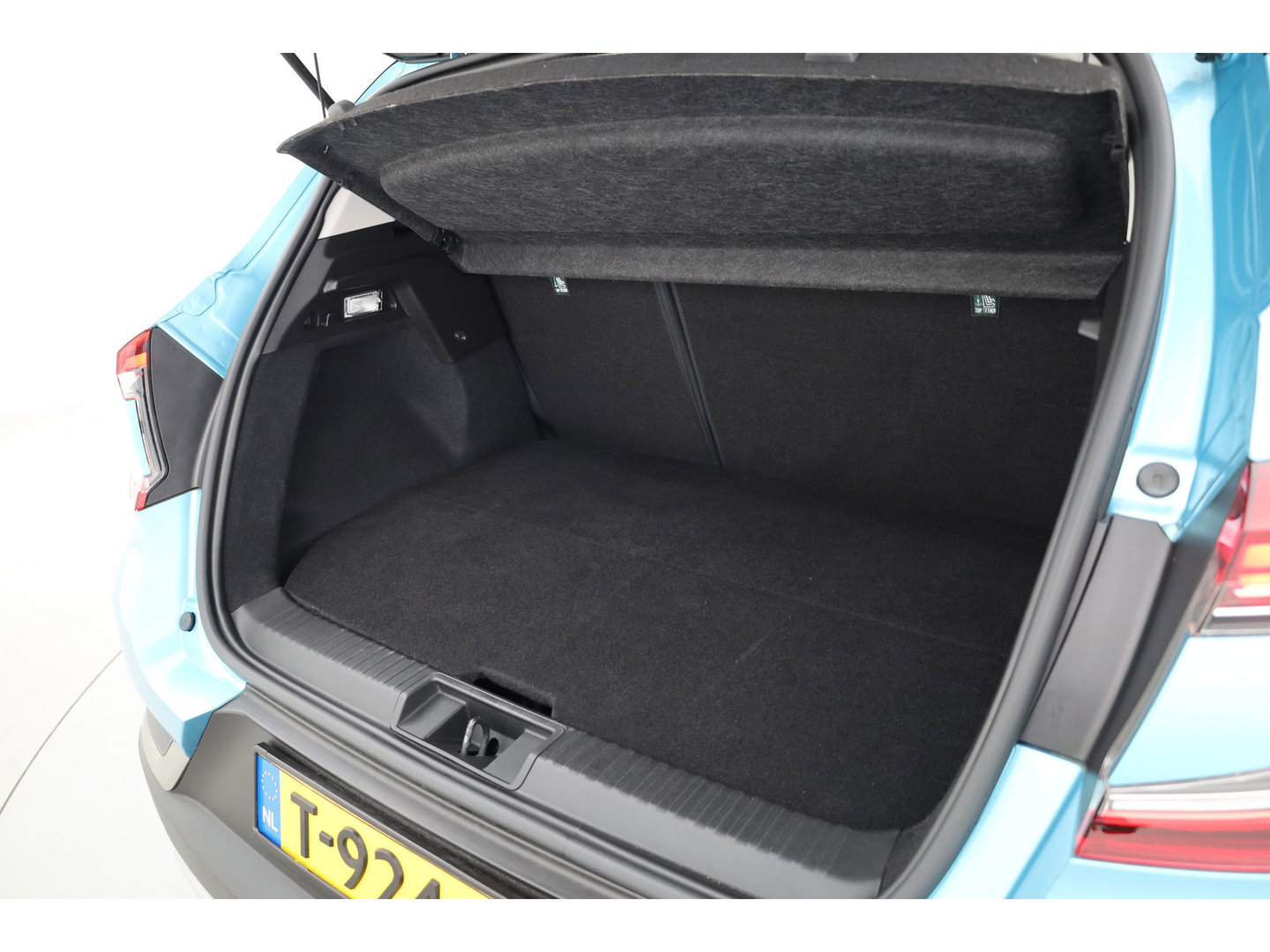 Renault Captur 1.6 E-Tech Plug-in Hybrid 160 Intens | Trekhaak | All Season | Camera | Stoelverw. | Bose Audio | NAV + CarPlay | Cruise Ctrl.