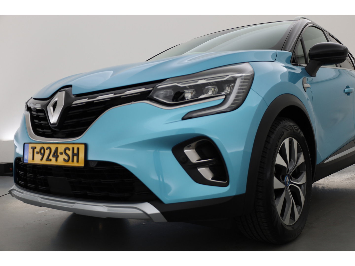 Renault Captur 1.6 E-Tech Plug-in Hybrid 160 Intens | Trekhaak | All Season | Camera | Stoelverw. | Bose Audio | NAV + CarPlay | Cruise Ctrl.