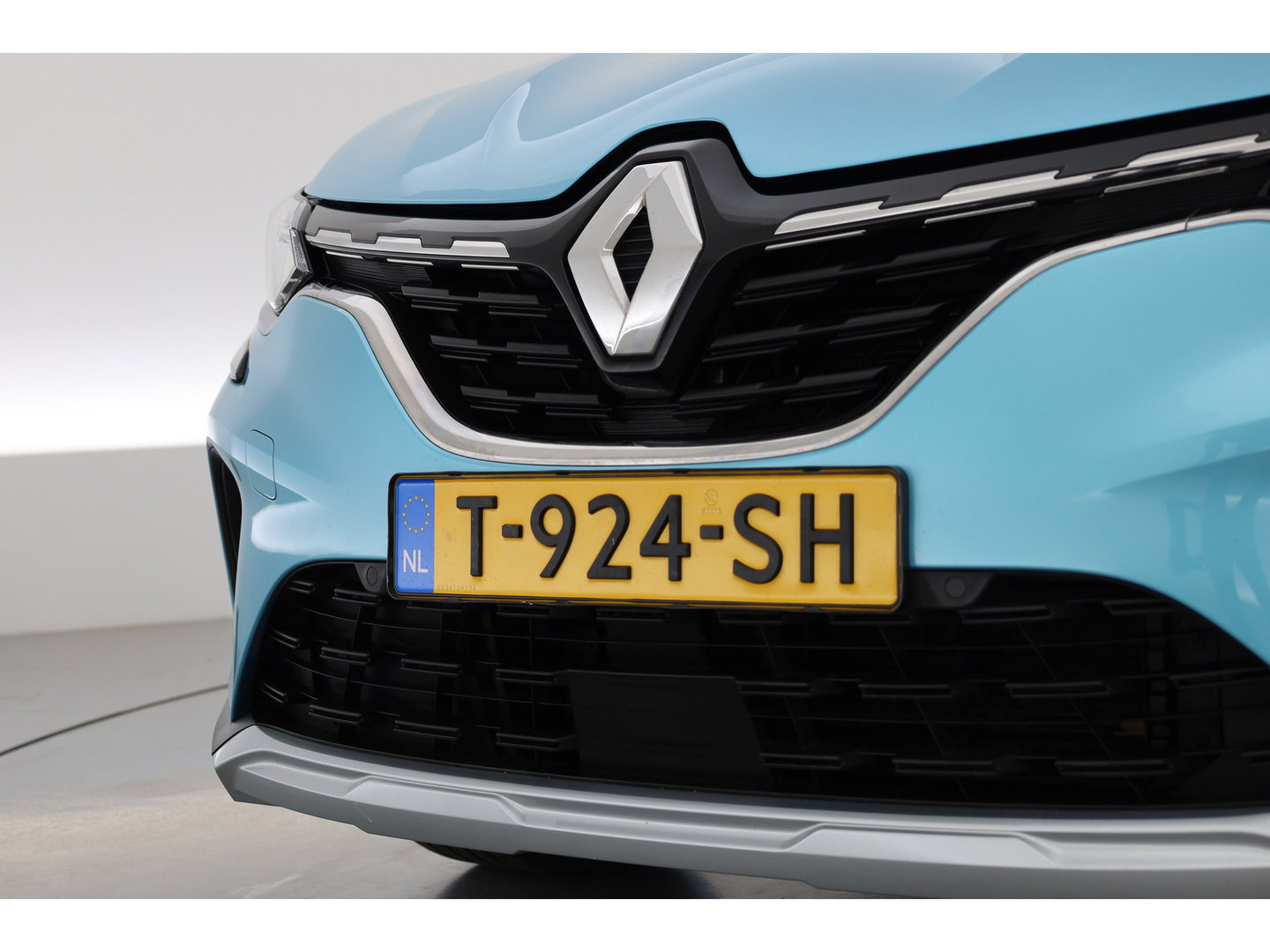 Renault Captur 1.6 E-Tech Plug-in Hybrid 160 Intens | Trekhaak | All Season | Camera | Stoelverw. | Bose Audio | NAV + CarPlay | Cruise Ctrl.
