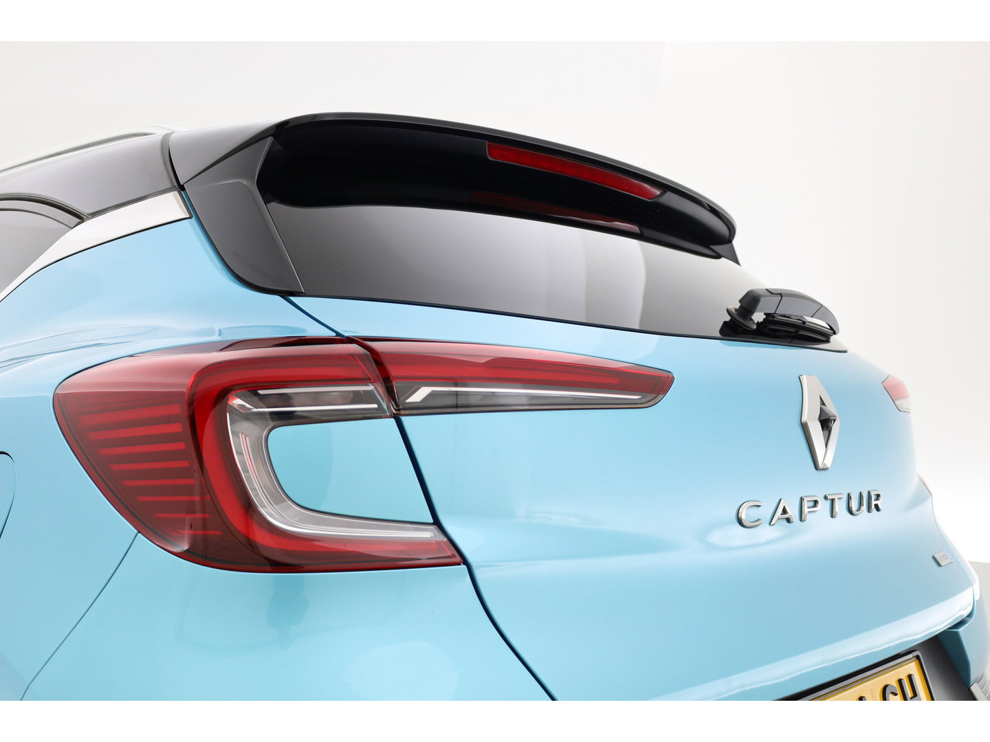 Renault Captur 1.6 E-Tech Plug-in Hybrid 160 Intens | Trekhaak | All Season | Camera | Stoelverw. | Bose Audio | NAV + CarPlay | Cruise Ctrl.