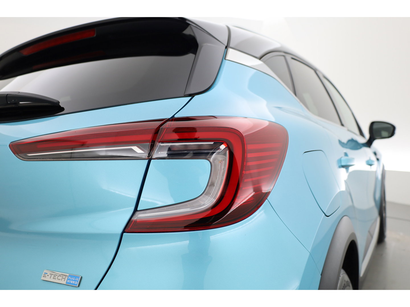 Renault Captur 1.6 E-Tech Plug-in Hybrid 160 Intens | Trekhaak | All Season | Camera | Stoelverw. | Bose Audio | NAV + CarPlay | Cruise Ctrl.