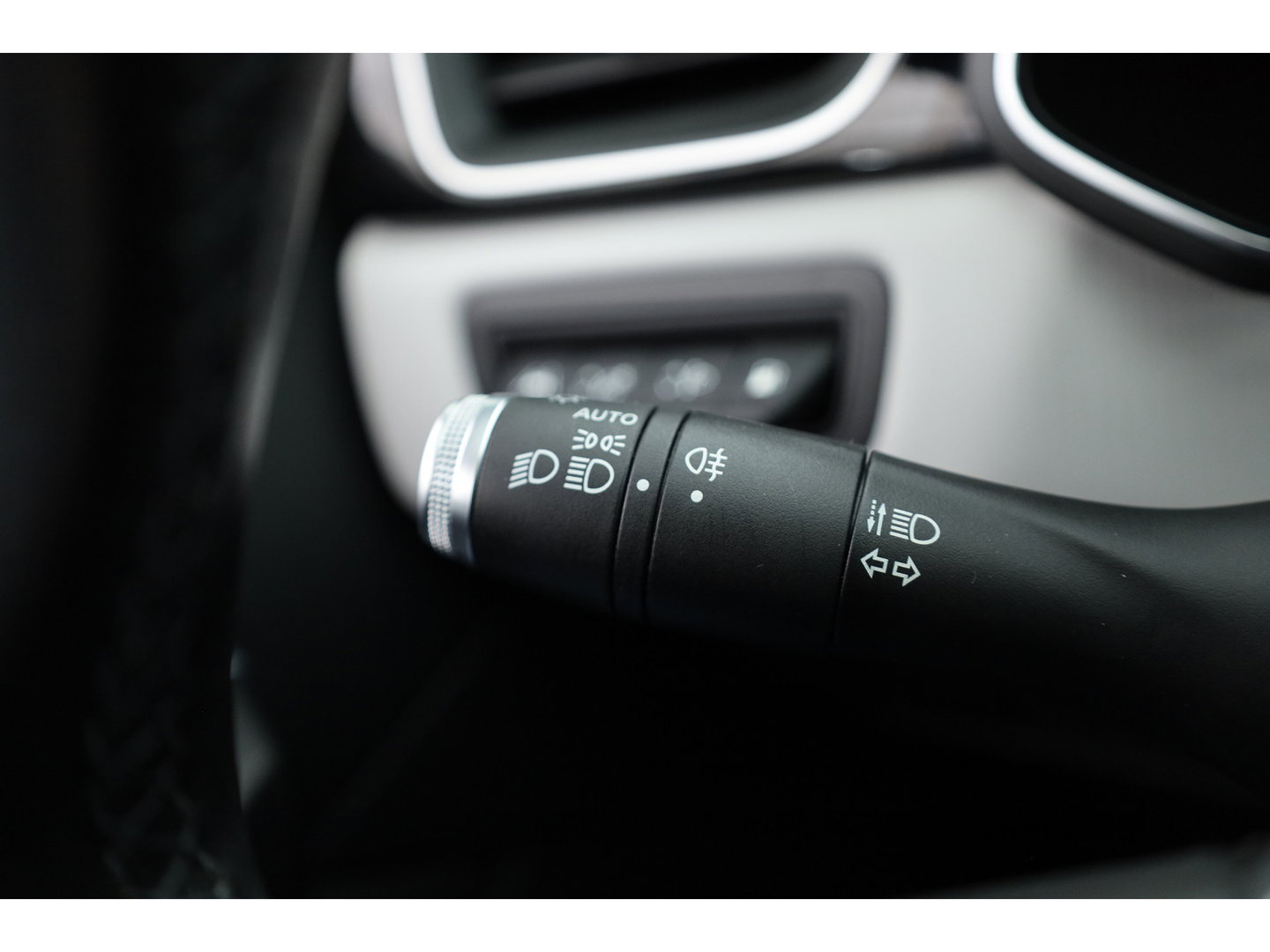 Renault Captur 1.6 E-Tech Plug-in Hybrid 160 Intens | Trekhaak | All Season | Camera | Stoelverw. | Bose Audio | NAV + CarPlay | Cruise Ctrl.