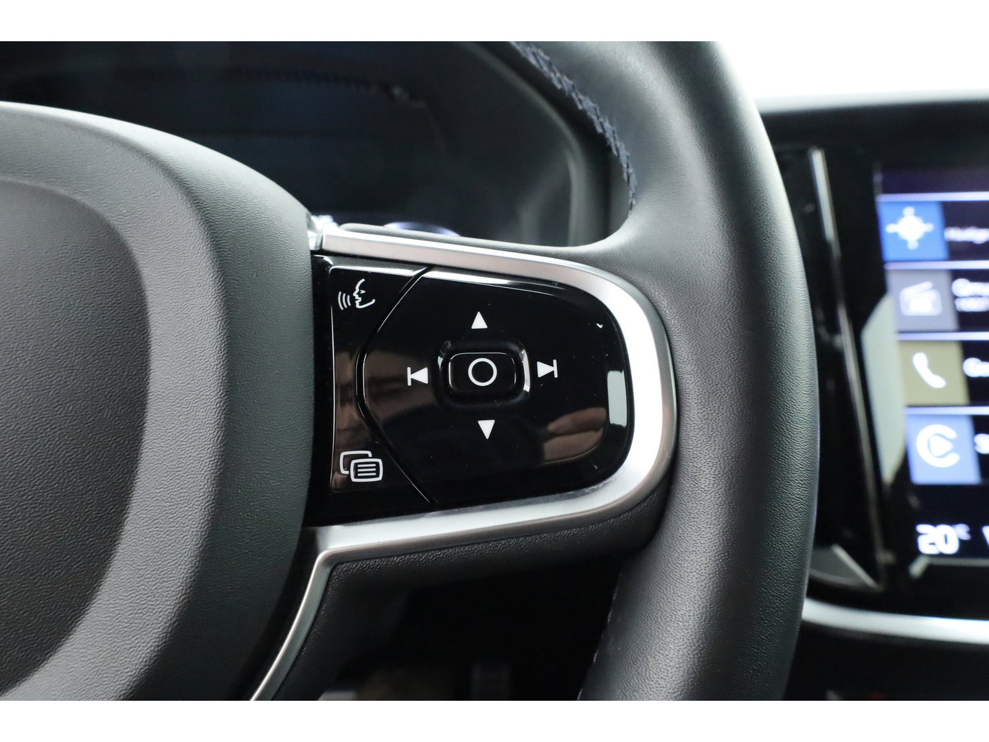 Volvo V60 2.0 T6 Recharge AWD R-Design | Trekhaak | SOH 99,1 | Mem stoelen | camera| Stoel & Stuur verw. |