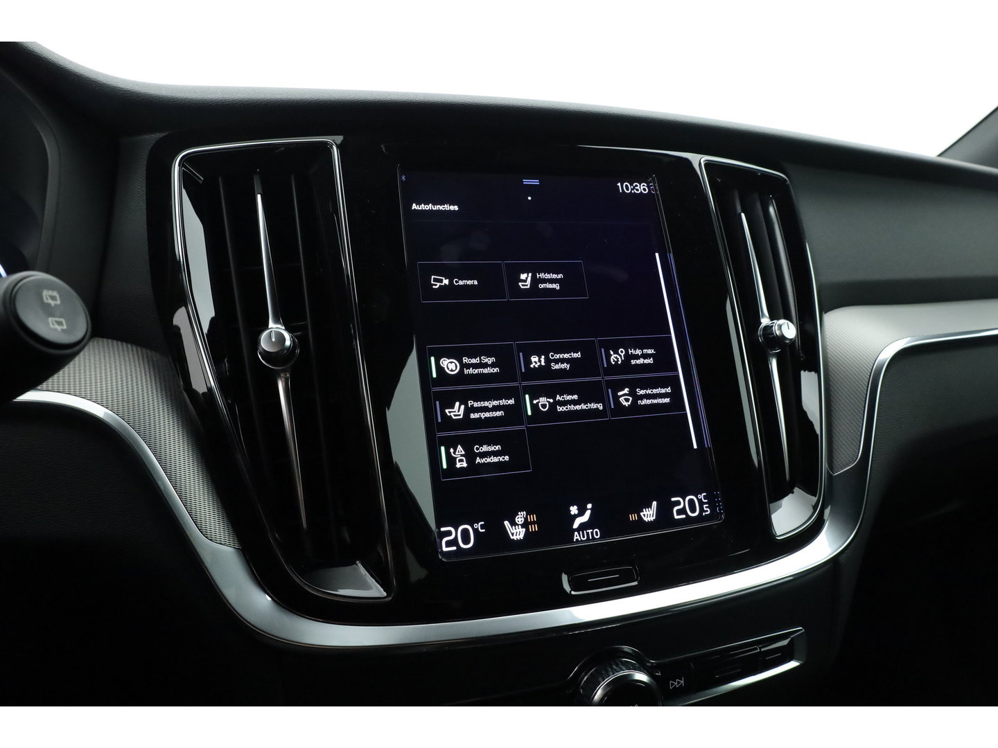 Volvo V60 2.0 T6 Recharge AWD R-Design | Trekhaak | SOH 99,1 | Mem stoelen | camera| Stoel & Stuur verw. |