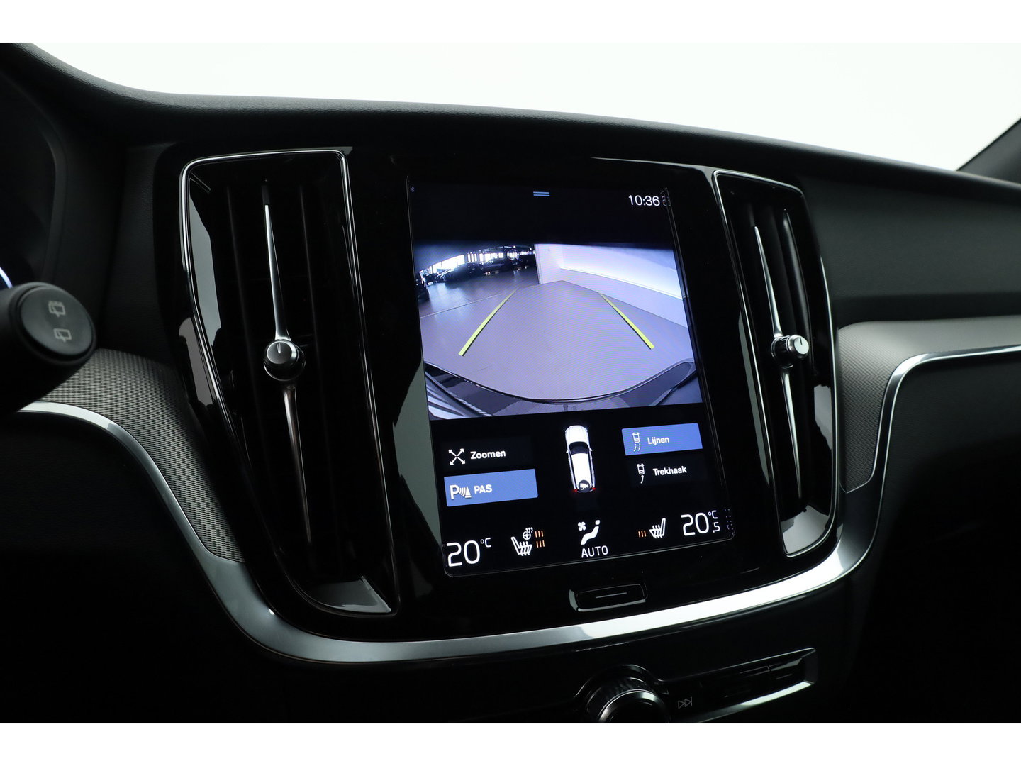 Volvo V60 2.0 T6 Recharge AWD R-Design | Trekhaak | SOH 99,1 | Mem stoelen | camera| Stoel & Stuur verw. |